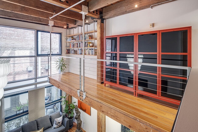 Building Photo - 650 Delancey St