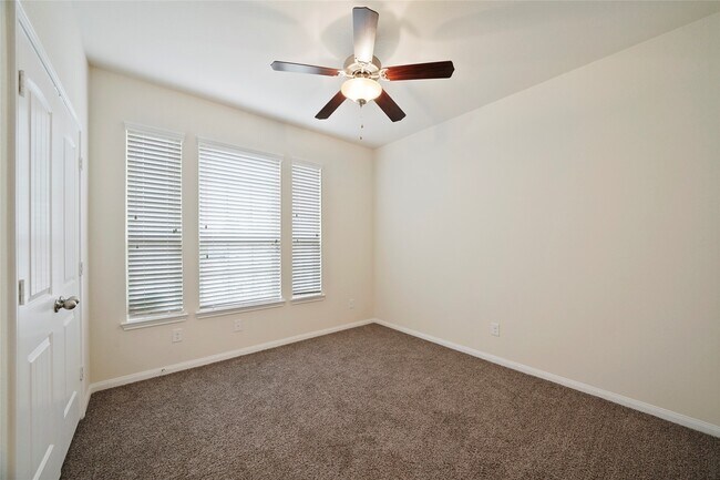 Building Photo - 1403 Holly Chase Dr