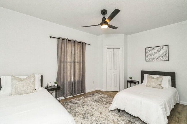 Building Photo - 2306 E Houston St