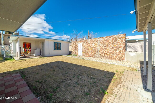 Building Photo - 4505 Pershing Dr