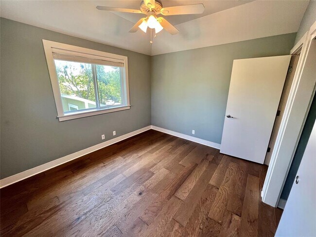 Building Photo - 5402 Avenue F