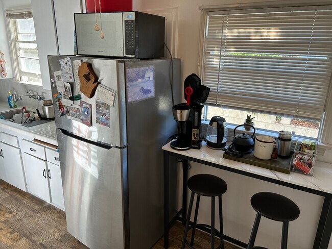 Building Photo - 638 Sheldon St