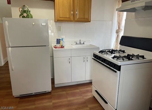 Building Photo - 11 Carteret St