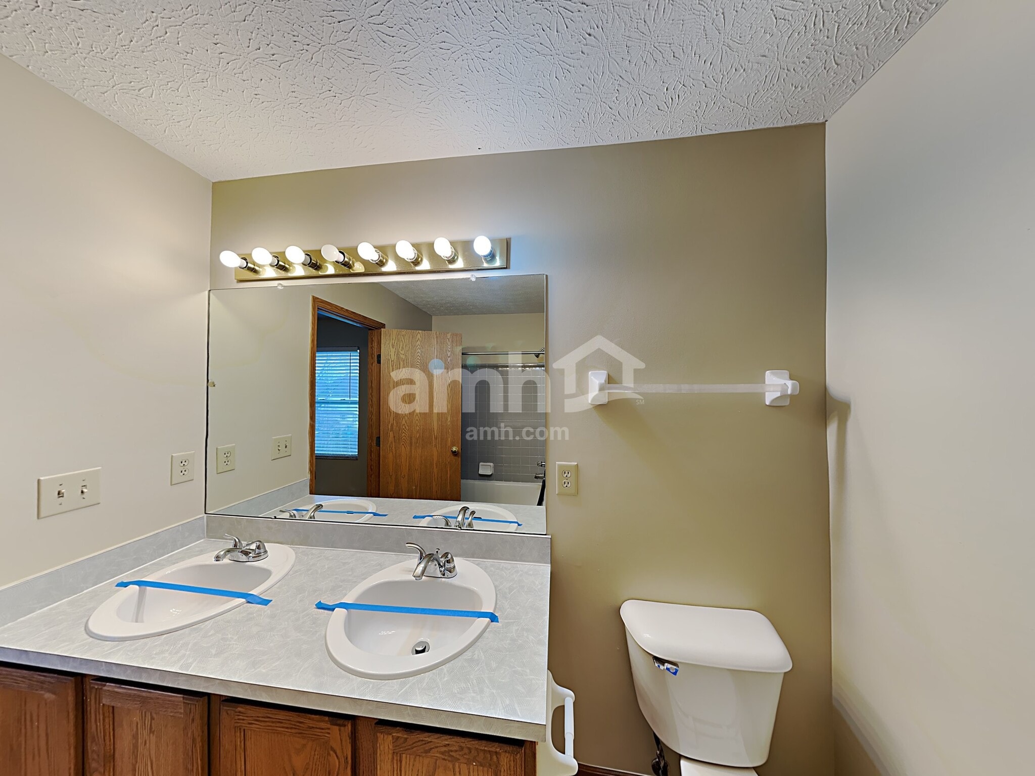 Building Photo - 3047 Hollybank Rd