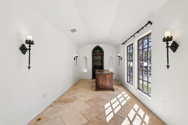 Building Photo - 2706 Pearce Rd