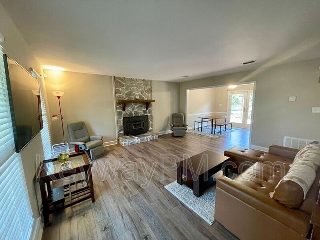 Building Photo - 547 Pheasant Run Dr