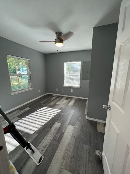 Building Photo - 900 Crazy Horse