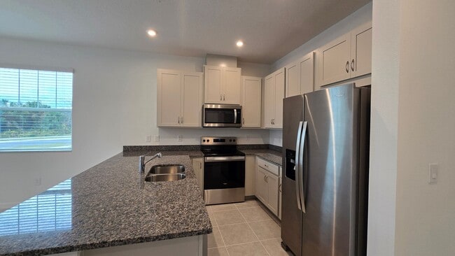 Building Photo - Brand-New Apopka 4Bed/2.5 Bath Townhome Avail for Rent! Be The first to Live Here!