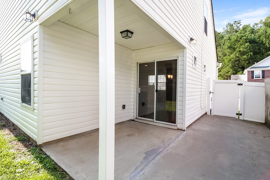Building Photo - 143 Oak Grove Pl