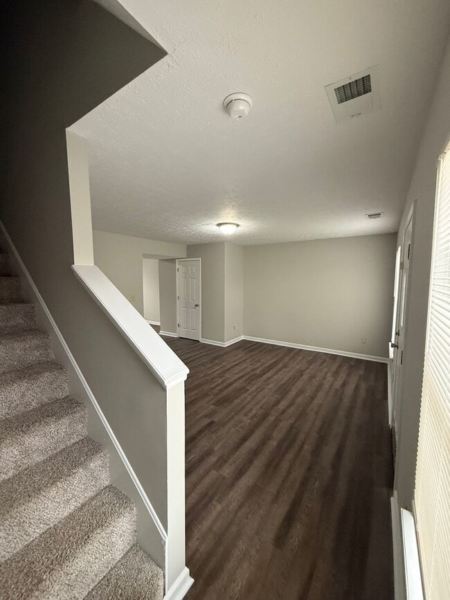 Building Photo - Located in Georgetown, KY, three-bedroom, 2.5-bath townhouse