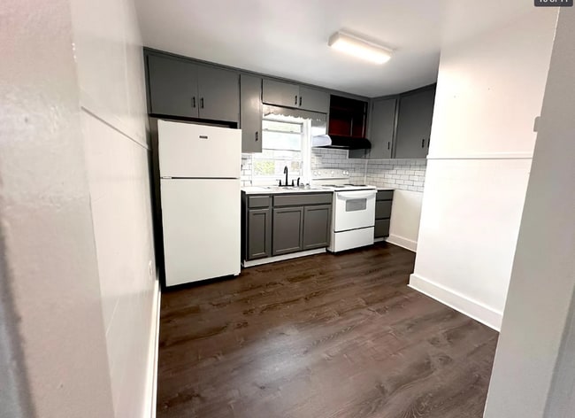 Building Photo - 2 Bedroom 1 Bathroom in Lebanon with Large...