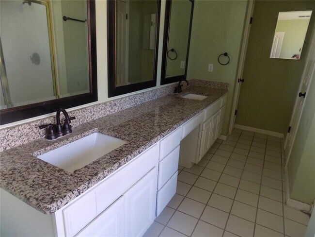 Building Photo - 30202 Oak Tree Dr