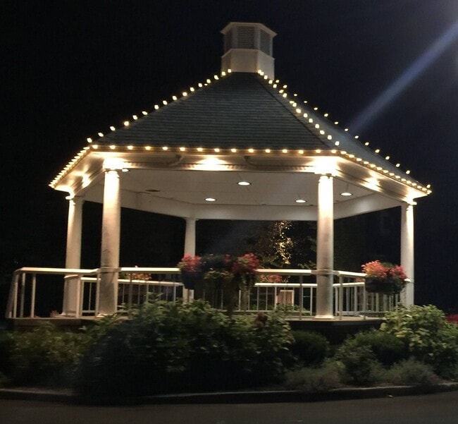 Building Photo - 42 Vanderbilt Ave