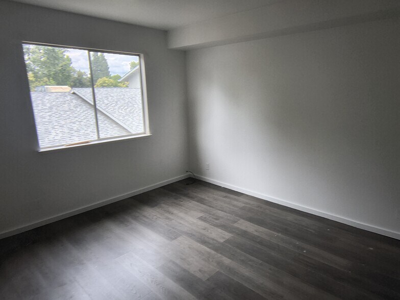 Building Photo - 310 Saint Michael Ct