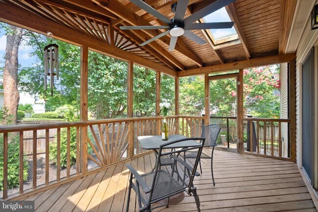 Building Photo - 13647 S Springs Dr