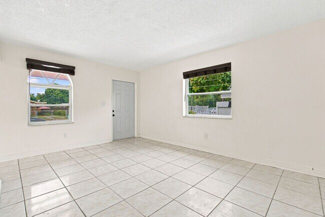 Building Photo - 872 NW 108th St