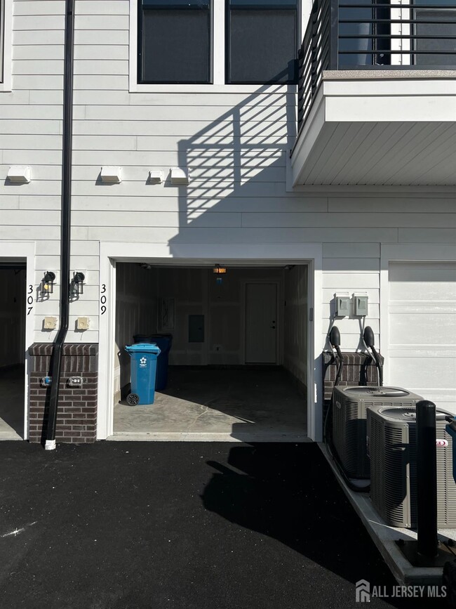 Building Photo - 309 Lyla Ln