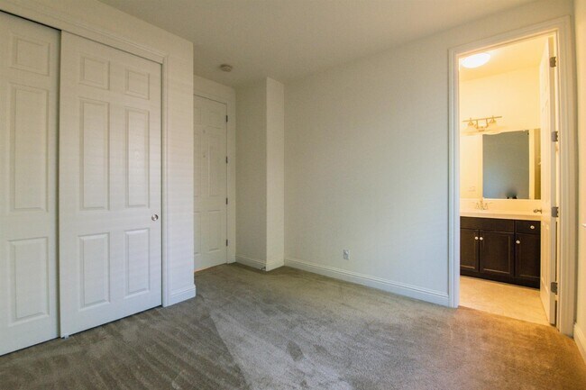 Building Photo - 3952 Serena Ave