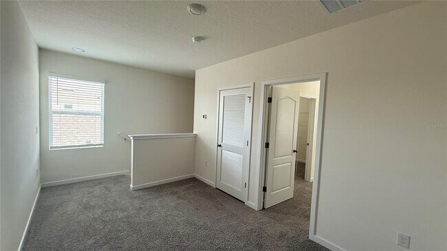 Building Photo - 2046 Walnut Crk Dr