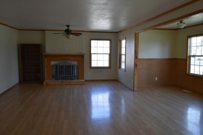 Building Photo - 2422 Wiard St