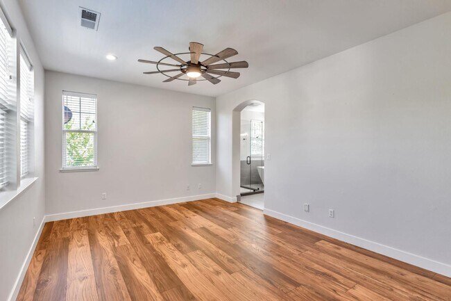 Building Photo - 7531 Edinburgh Way