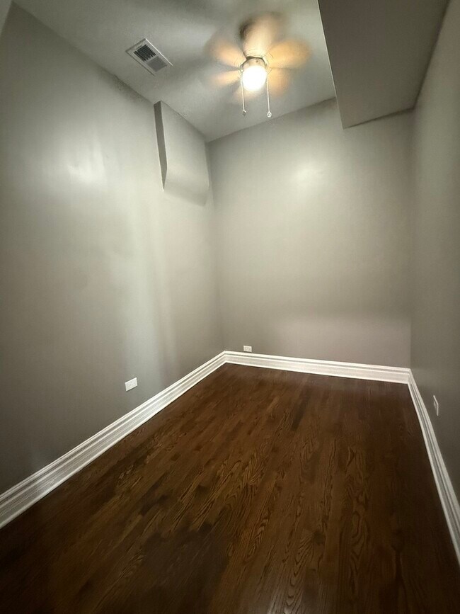 Building Photo - 3310 W Le Moyne St
