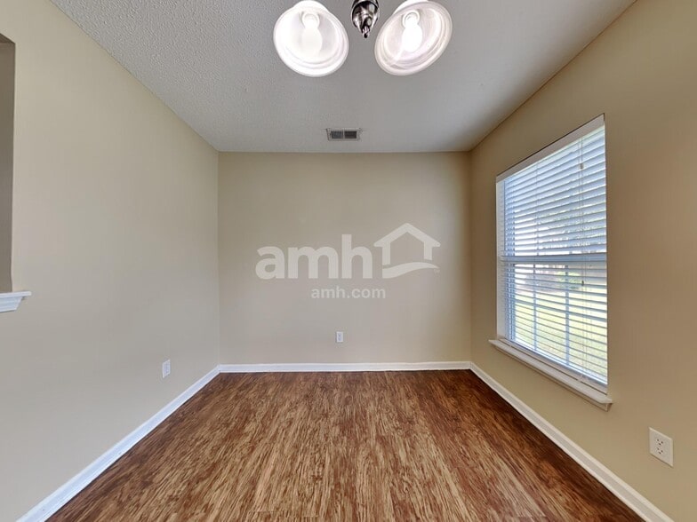 Building Photo - 418 Dovetail Cir