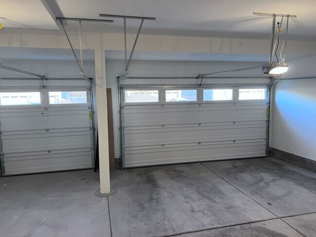 Building Photo - 5636 Bay Hl Dr