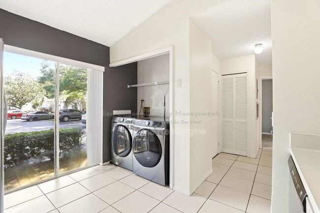 Building Photo - 917 Pebble Creek Cir