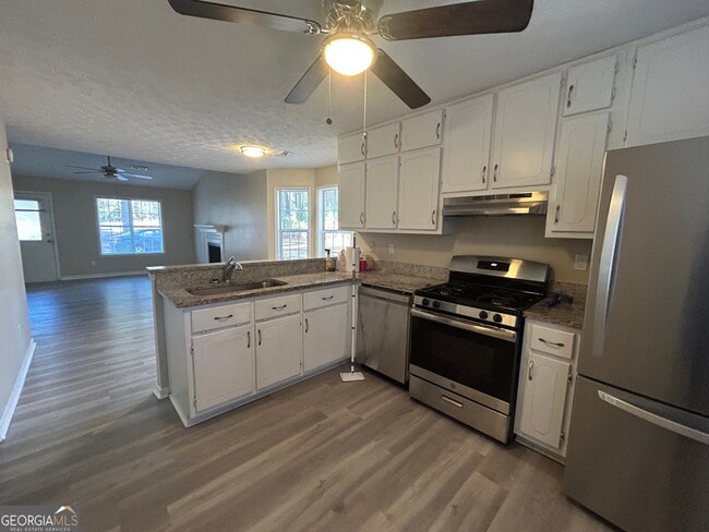 Building Photo - 681 Senoia Rd