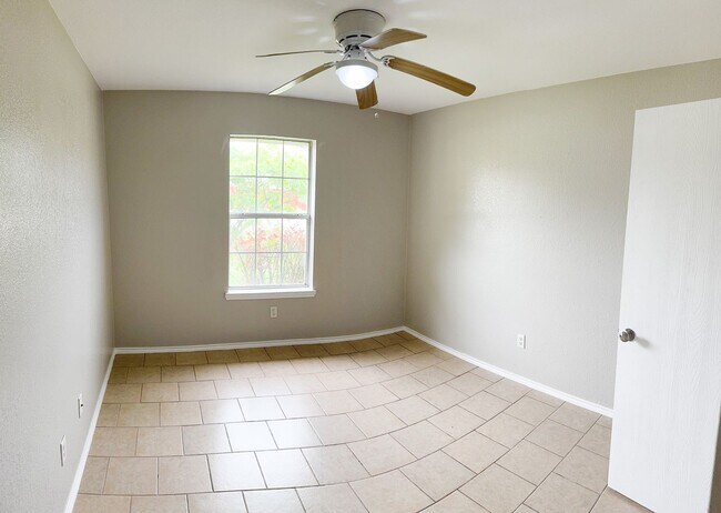 Building Photo - Available 7/21/2025 Beautiful 1 story, 4 b...