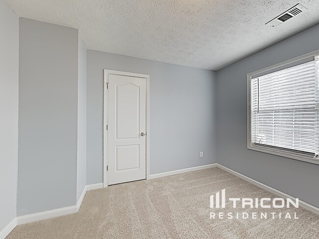 Building Photo - 399 Victoria Ln
