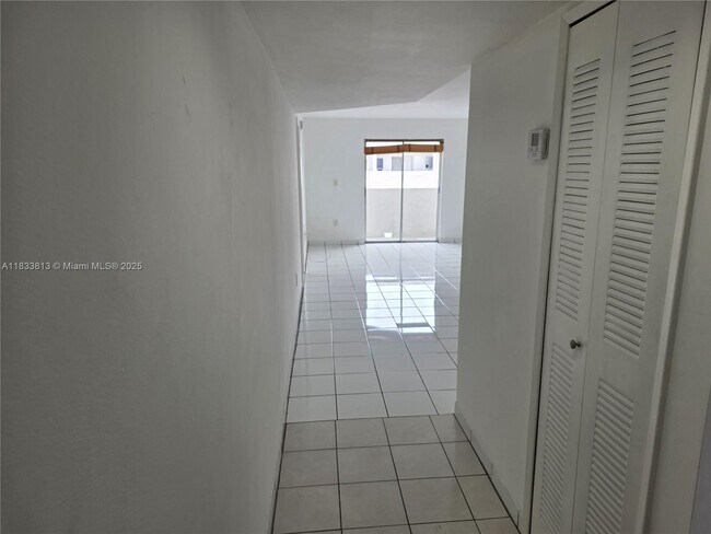 Building Photo - 6060 W 21st Ct