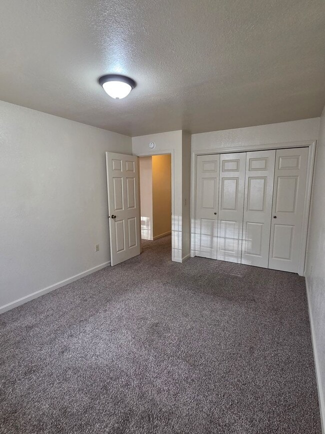 Building Photo - Spacious 3 Bedroom, 2.5 Bath Townhome in Wi Wuk, CA