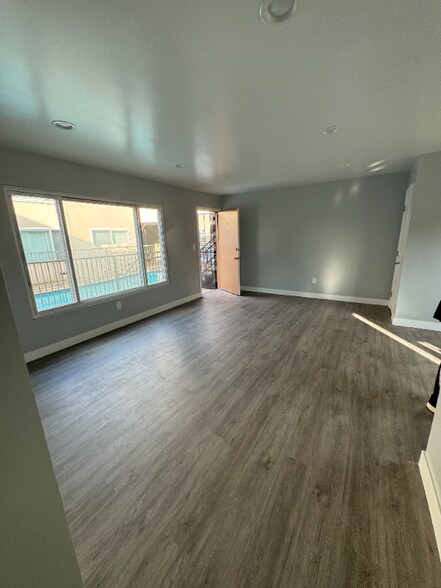 Building Photo - 3232 W 99th St