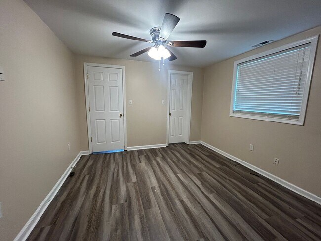 Building Photo - Welcome to this charming Ranch style home!