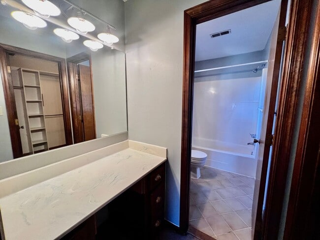 Building Photo - Welcome to this beautiful home in Salem La...