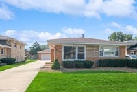 Building Photo - 10012 S Komensky Ave