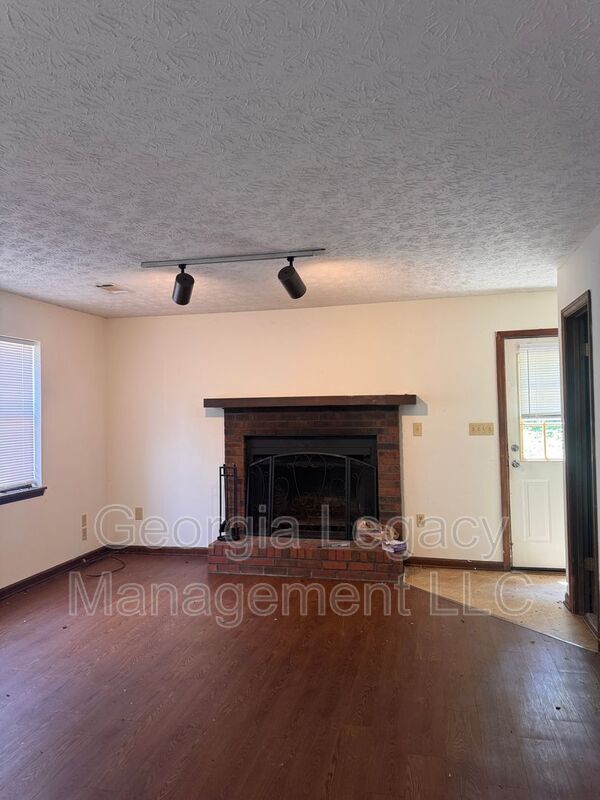 Building Photo - 1122 Sweetwater Cir