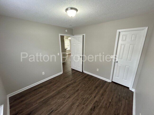 Building Photo - 1839 Horseshoe Dr