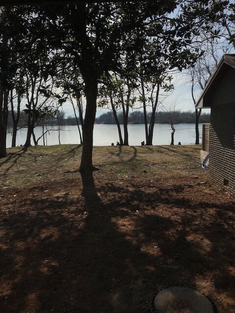 Building Photo - Lake Elmdale Escape