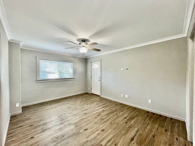 Building Photo - Updated Home w/ 2 Car Garage, Backyard and...