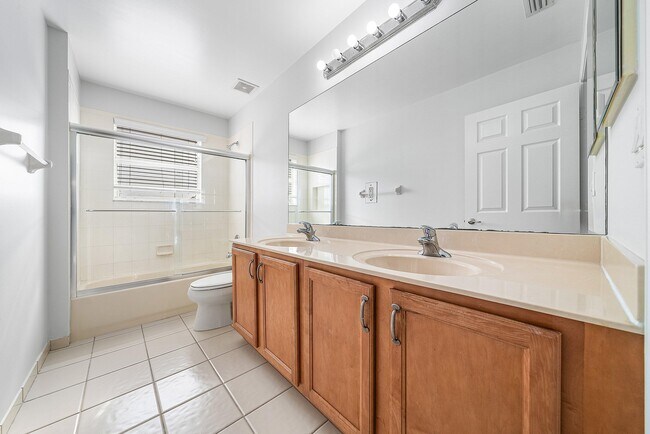 Building Photo - 8845 Sandy Crest Ln