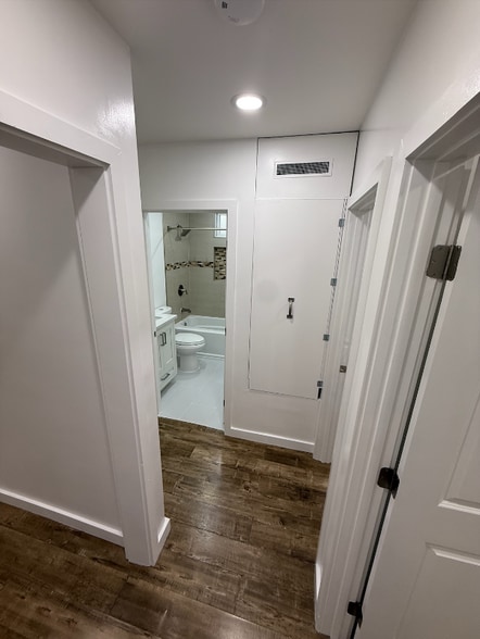 Building Photo - 317 W 76th St