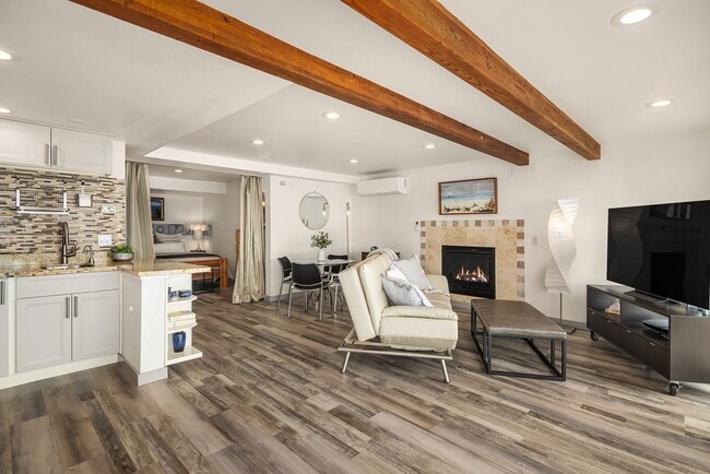 Building Photo - Three Tree Point beach front home - 3+ bedroom & 4.5 bathrooms ready for move in NOW!
