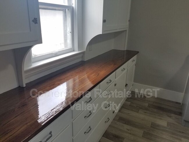 Building Photo - 205 3rd Ave SE