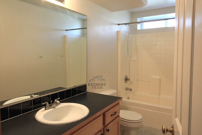 Building Photo - 4 Bedroom, 3 Bath Home in South Kennewick