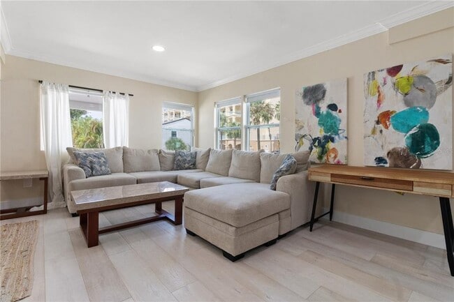 Building Photo - 609 N Osceola Ave