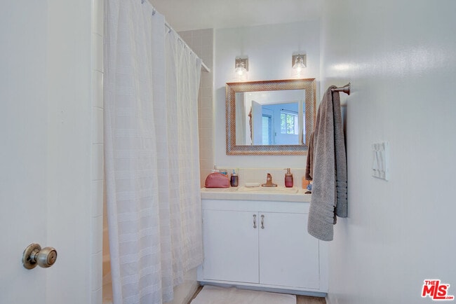 Building Photo - 555 Agate St