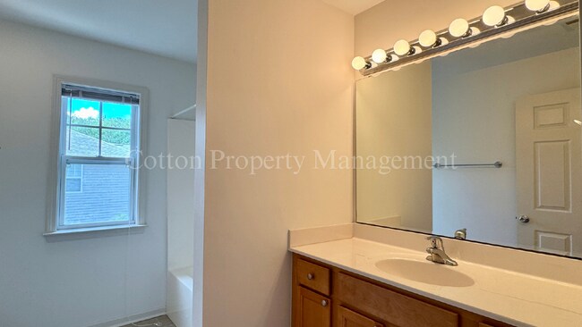 Building Photo - 3 BD//2 BA Condo / Tidal Oaks Community / 2nd Floor Unit / $1,500 per month / No Pets